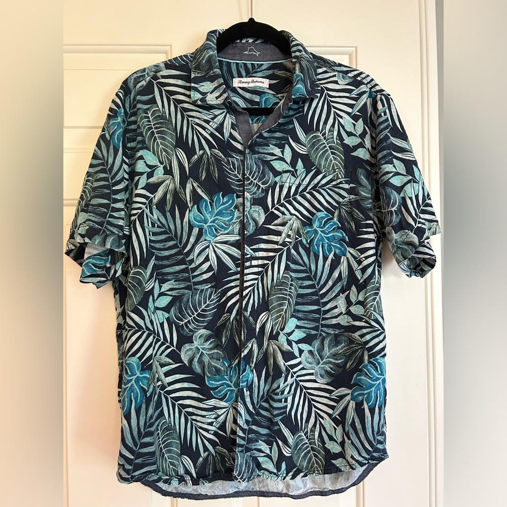 Tommy Bahama Men’s Medium 100% silk shirt